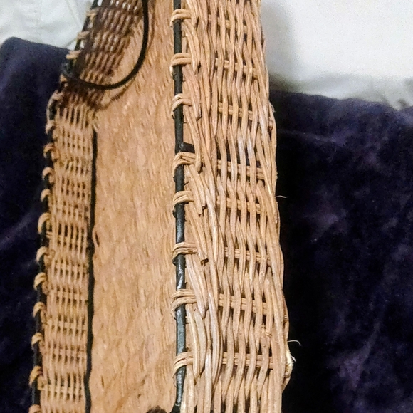 Source Unknown Natural Woven Basket - Picture 3 of 4